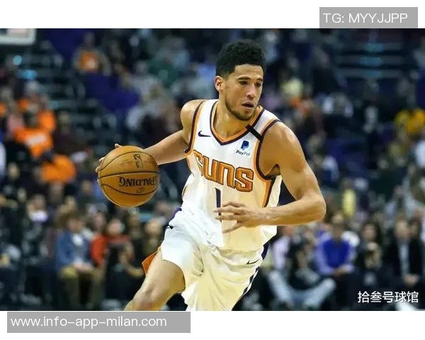 布克全力以赴砍下38分却难救主球队失利表现令人心疼 布克全力以赴砍下38分却难救主球队失利表现令人心疼