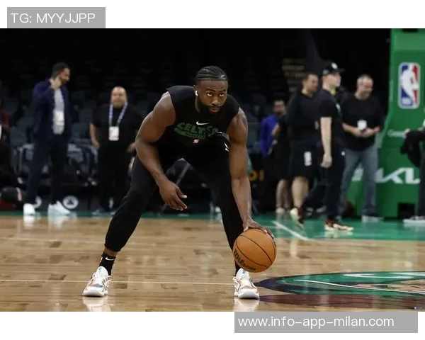 杰伦布朗全场最高30分表现出色三分球命中率高达44助力球队胜利